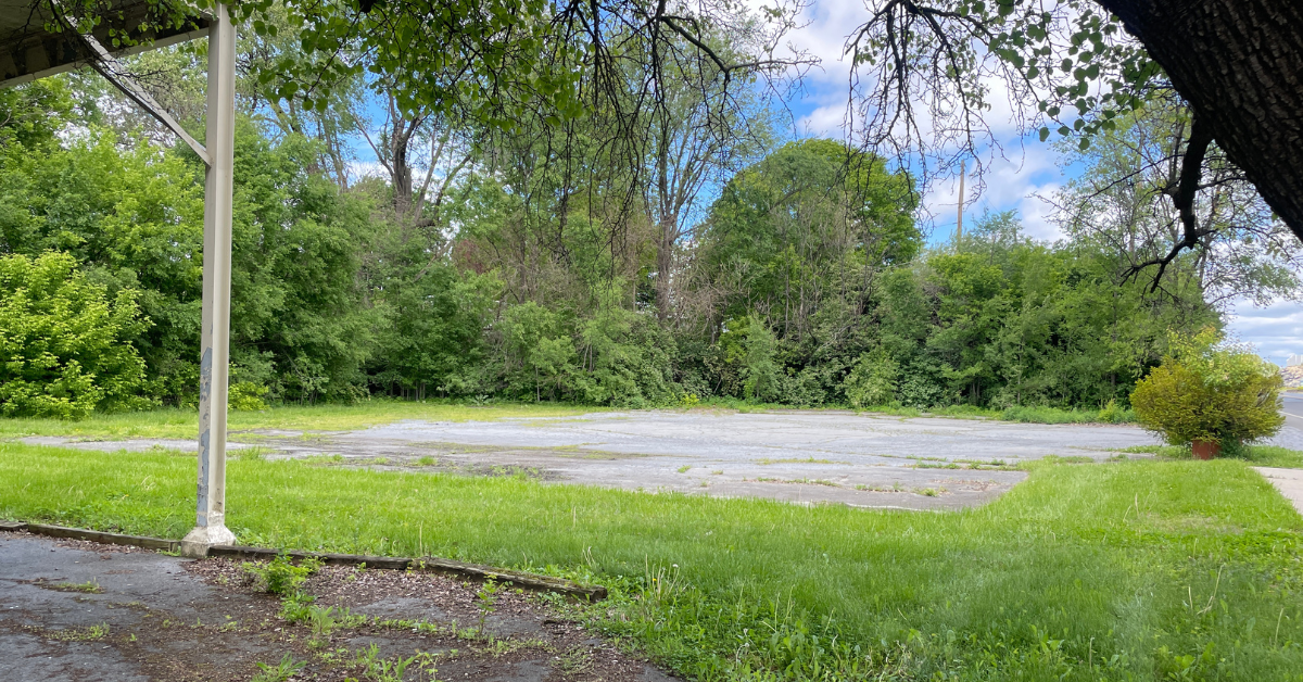 Vacant property, formerly Citizens Bank, at 601–605 E Main Street, Kutztown, PA, view of attached lot